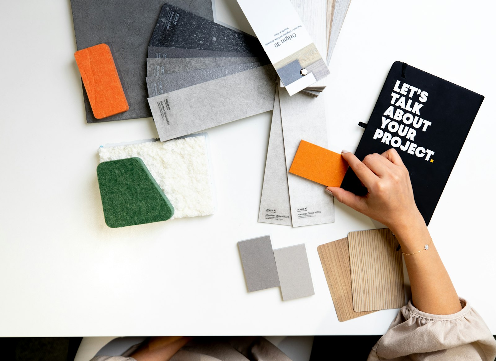 Moodboard di idee per la ristrutturazione di una casa